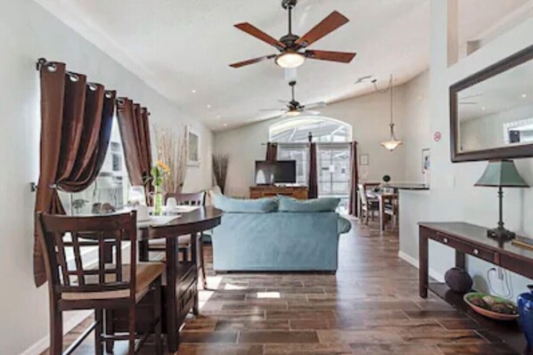 Smart TV, DVD player