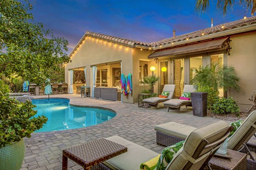 Palm Oasis: Pool, Spa, Putting Green, BBQ!