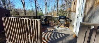 Cozy 2-bedroom cabin with free parking.