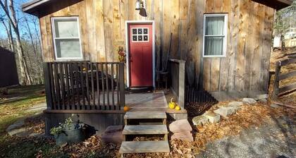 Cozy 2-bedroom cabin with free parking.