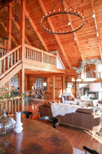 Luxury, Curated Lakefront Cabin with New Hot Tub. Near Breweries and Vineyards!