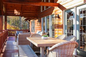 تناول الطعام بالخارج