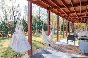Outdoor dining - Luxury, Curated Lakefront Cabin with New Hot Tub. Near Breweries and Vineyards! (Faber)