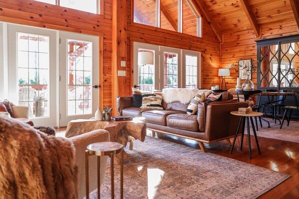 تلفزيون ذكي، مدفأة، كُتُب