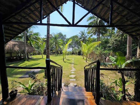 Property grounds. Beachside 2