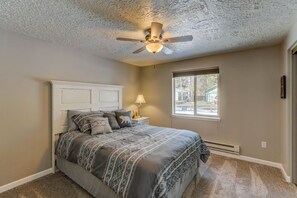 2 عدّة غرف نوم ومكواة/لوح كي وواي فاي وملاءات أسرّة