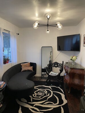 TV - Distinct Bayside Bungalow (Lower Township)