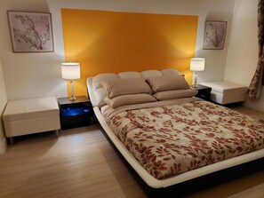 3 Schlafzimmer, Schreibtisch, Bügeleisen/Bügelbrett, kostenloses WLAN