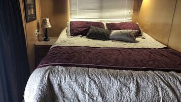 6 bedrooms, free WiFi, bed sheets