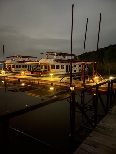 Luxury 75ft Houseboat w/ Hot Tub, 30 min from Hot Springs, AR