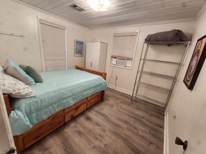 4 bedrooms, free WiFi, bed sheets