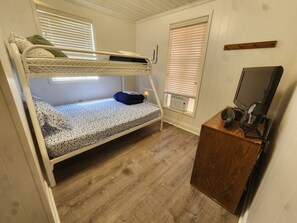 4 bedrooms, free WiFi, bed sheets