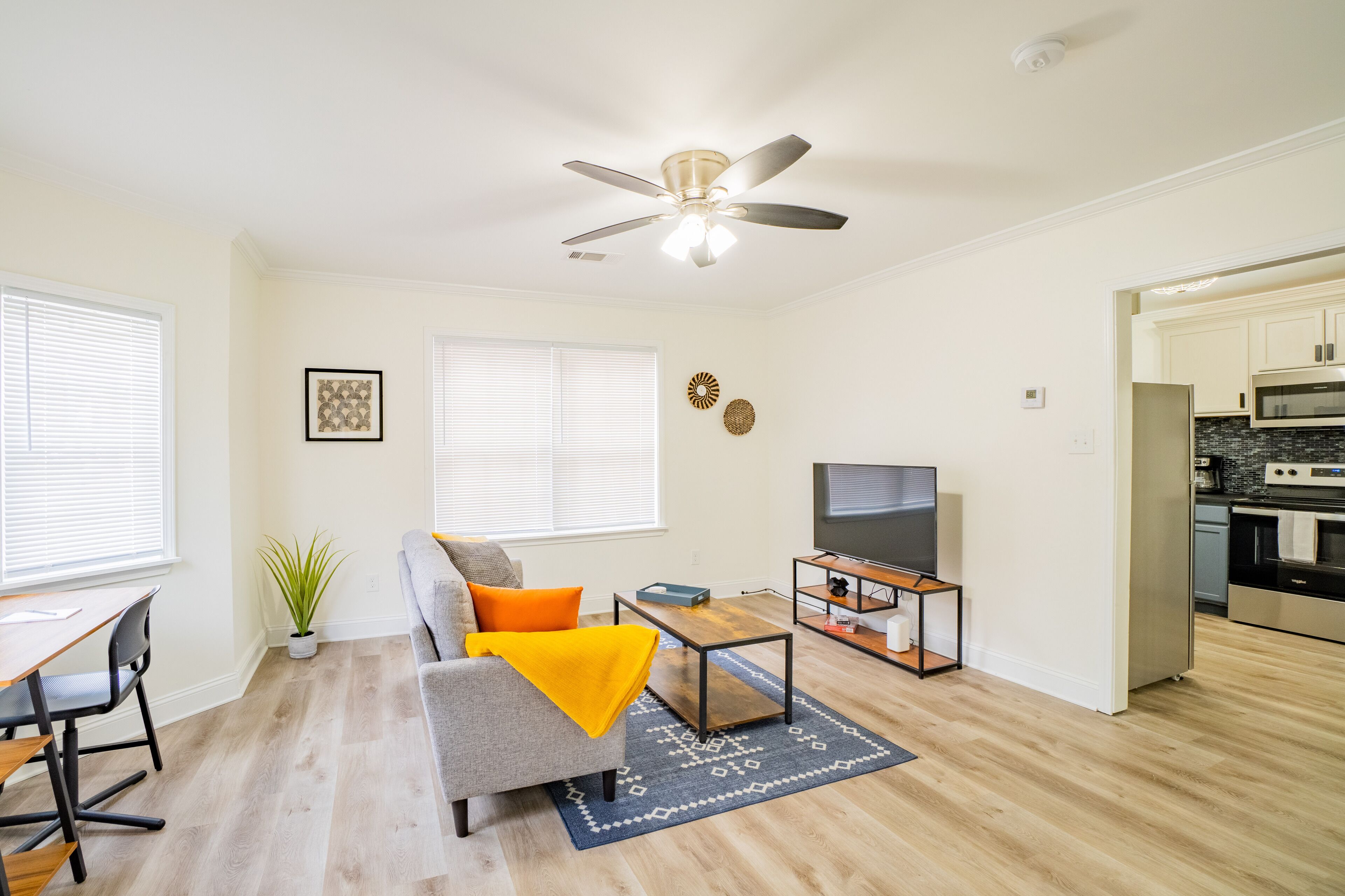 Modern home close to Overton Park & Zoo!