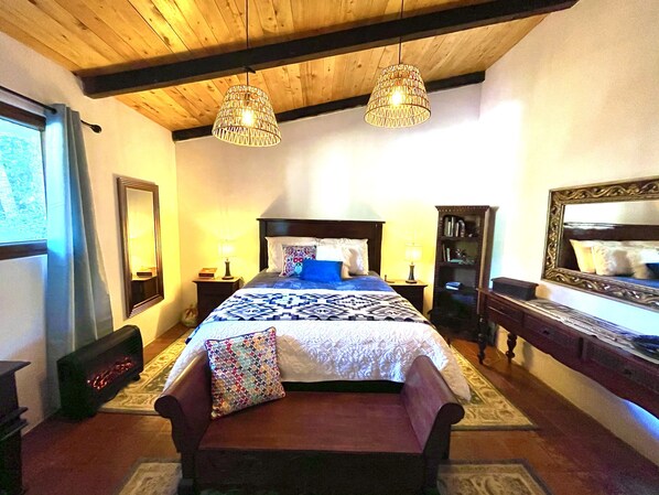 3 bedrooms, desk, free WiFi, bed sheets - Comfortable Cottage for Groups on 2 acre Homestead (San Jose Chacaya)