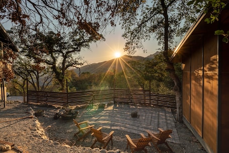 Terrace/patio. STUNNING VIEWS, CRISP IMMACULATE MOUNTAIN TOP HOME WITH HOT TUB