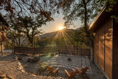 STUNNING VIEWS, CRISP IMMACULATE MOUNTAIN TOP HOME WITH HOT TUB