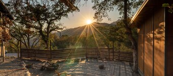 STUNNING VIEWS, CRISP IMMACULATE MOUNTAIN TOP HOME WITH HOT TUB