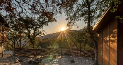 STUNNING VIEWS, CRISP IMMACULATE MOUNTAIN TOP HOME WITH HOT TUB