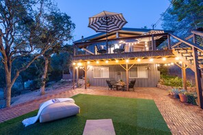 تناول الطعام بالخارج