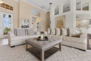 TV - Kayaks, Heated Pool, Sunsets on the Dock - Port Royal - Roelens Vacations (Cape Coral)