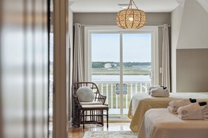 5 bedrooms, iron/ironing board, WiFi, bed sheets