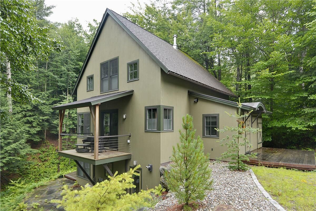 Central Park - Stylish features, a gourmet kitchen, and convenient location!
