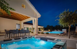 A heated pool - Pet friendly home in Oklaj with sauna (Oklaj)