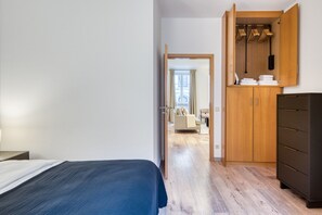 1 bedroom, iron/ironing board, WiFi, bed sheets - Renovated Grund 1BR nr bus station, by Blueground (Luxembourg)