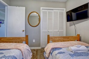 3 bedrooms, WiFi (free), bed sheets