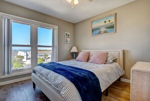 3 多间卧室、办公桌、熨斗/熨衣板、旅行婴儿床