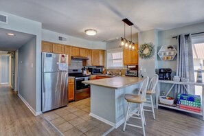Coffee/tea maker, fridge, microwave, oven - Ocean and Sound Views with Pool (North Topsail Beach)