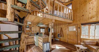 Iconic Mountain Cabin | River | Couples | Peaceful (pet-friendly)