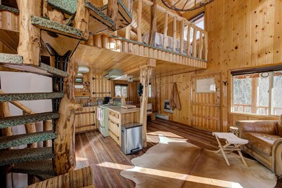 Iconic Mountain Cabin | River | Couples | Peaceful (pet-friendly)