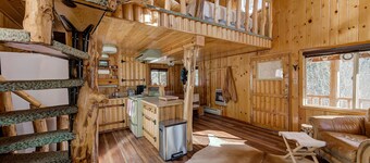 Iconic Mountain Cabin | River | Couples | Peaceful (pet-friendly)