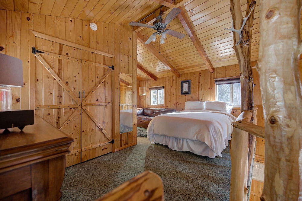 Iconic Mountain Cabin River Couples Peaceful (petfriendly