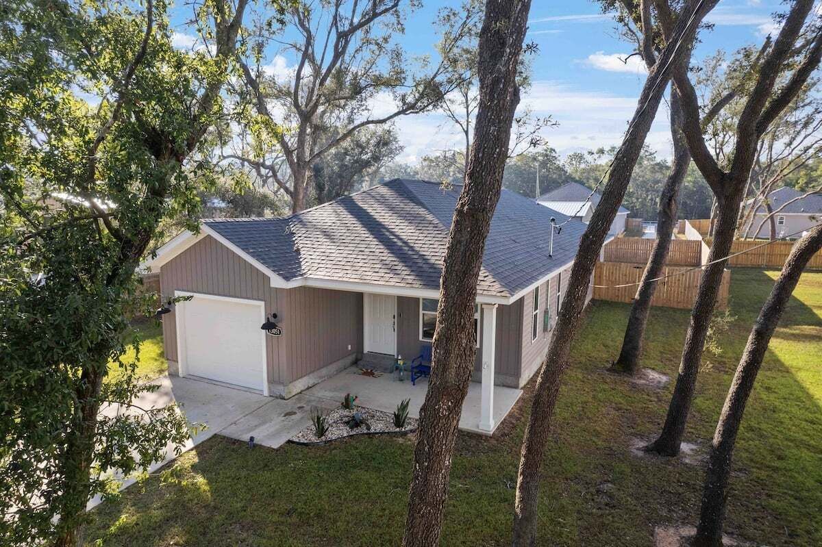 Coastal Dog-Friendly Haven, Mins to FL&AL Beaches