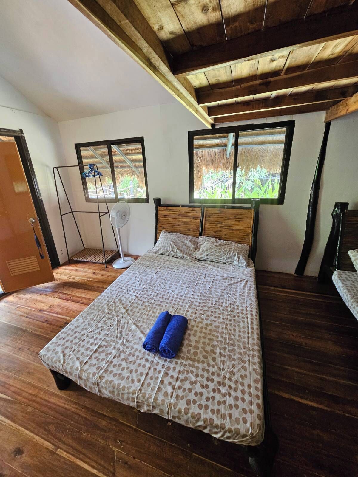 1 bedroom, desk, WiFi, bed sheets