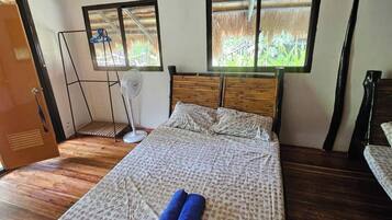 1 bedroom, desk, WiFi, bed sheets
