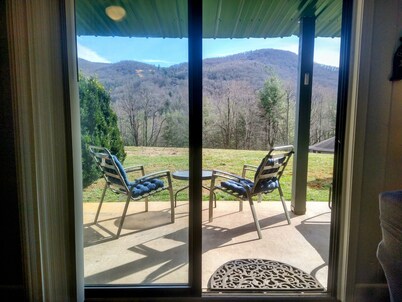 Sky Valley's Coziest Condo w/ Views - Dog Friendly!