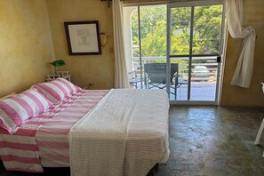 3 slaapkamers, een bureau, gratis wifi, beddengoed