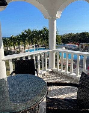 Outdoor dining - Caribbean Oceanview Villa Alia for 20 guests w/ pool, bbq, basket (Palenque)