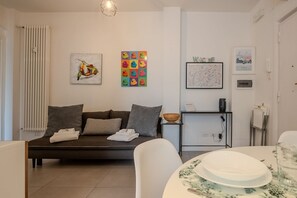 TV - Elisa Apartment San Peter's (Roma)