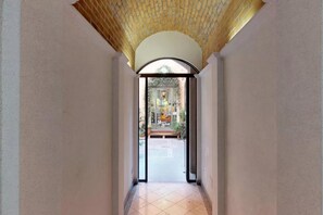 2 bedrooms, free cots/infant beds - Italianway - Borgospesso 14 (Milan)