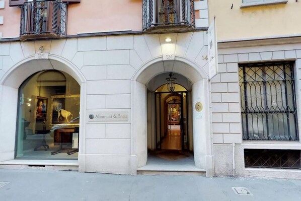 2 bedrooms, free cots/infant beds - Italianway - Borgospesso 14 (Milan)
