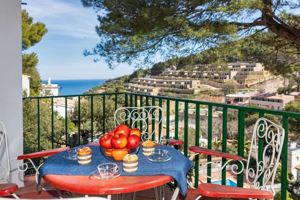 Tabelle, Möbel, Himmel, Eigentum, Gebäude, Pflanze, Stuhl, Gartenmöbel, Wolke, Tisch Im Freien