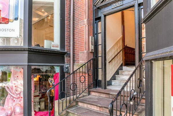 Exterior detail - Dreamy Back Bay Studio w/ W/D, nr Copley T, by Blueground (Boston)