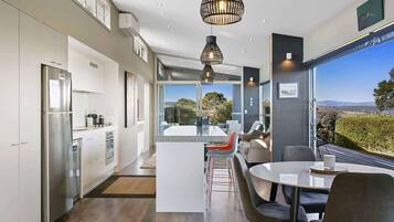 雪櫃、微波爐、焗爐、爐具