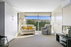 TV, offices