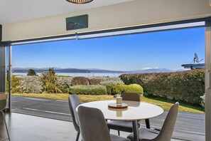 Unclassified image, 4 of 49, button