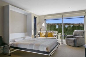 3 habitaciones, tabla de planchar con plancha, cuna de viaje y wifi 